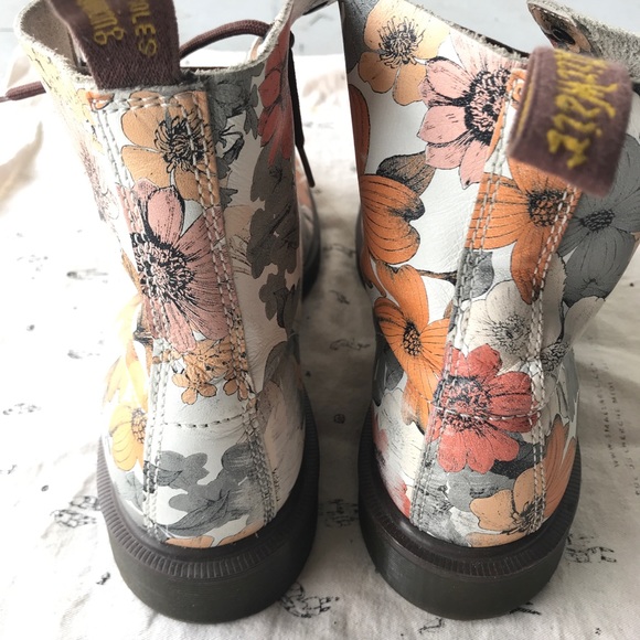 *SOLD* White Floral Doc Martens - Picture 3 of 7